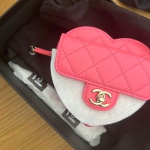 CHANEL 2022 HEART WAIST BAG